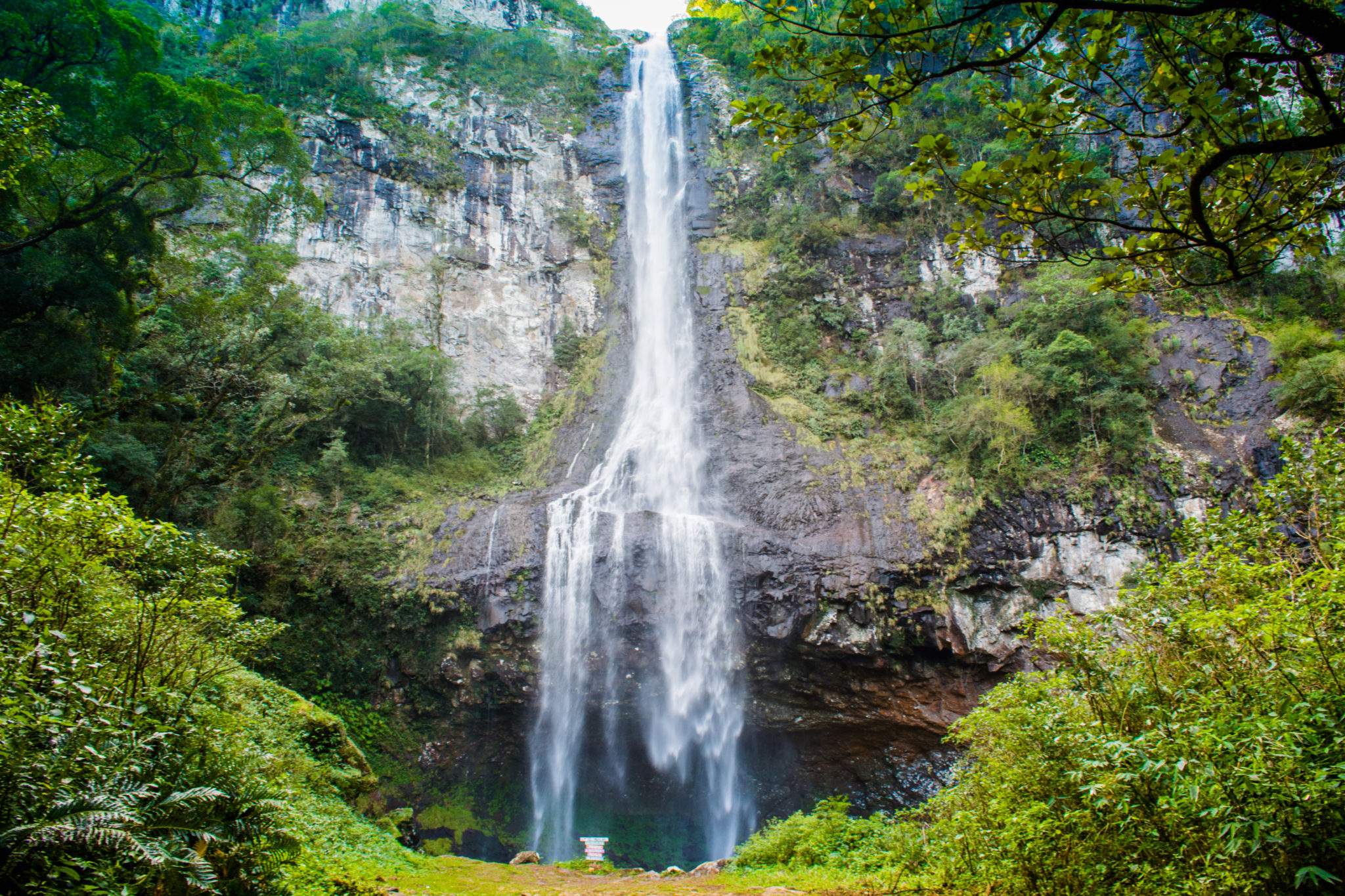 Cascata da pedra Branca em Três Forquilhas Cascata da pedra Branca em Três Forquilhas